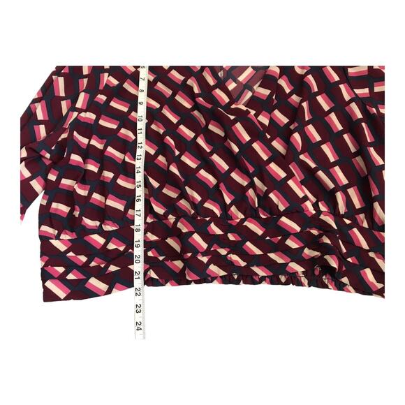 Lane Bryant Top Size 24 Multicolor Geometric Print Long Sleeve Cropped Wrap - Picture 13 of 14